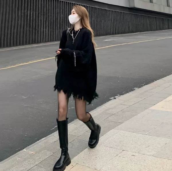 Rakuten - トップス セーター 長袖 クルーネック 無地 美ライン ニュアンス 刺繍 ポケット フリンジ 切りっぱなし ダメージ加工 リメイク風 モノトーン かわいい 大人可愛い きれいめ シンプル カジュアル おしゃれ こなれ感 ラブリー S M L XL 2XL 3XL トップス 黒 送料無料 個性的