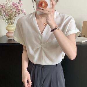 乐天商城 - トップス シャツ ブラウス シフォン シフォンブラウス フレンチスリーブ Vネック ストレート M L シフォン フリル 透け感 かわいい 大人可愛い きれいめ シンプル 上品 おしゃれ 大人女子 こなれ感 ガーリー モード系 エレガント モダントップス フォーマル 送料無料 個性的