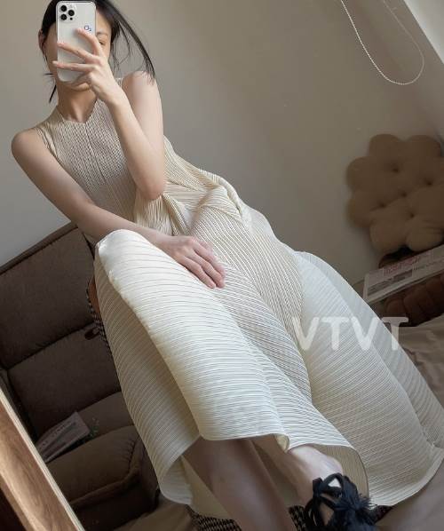 ワンピース 膝丈 ノースリーブ デザイン 美ライン ニュアンス プリーツ レイヤード M L XL 2XL 伸縮性 ストレッチ かわいい 大人可愛い きれいめ シンプル カジュアル 上品 おしゃれ 大人女子 こなれ感 ラブリー 送料無料 個性的 ワンピース キュート ガーリー エレガント