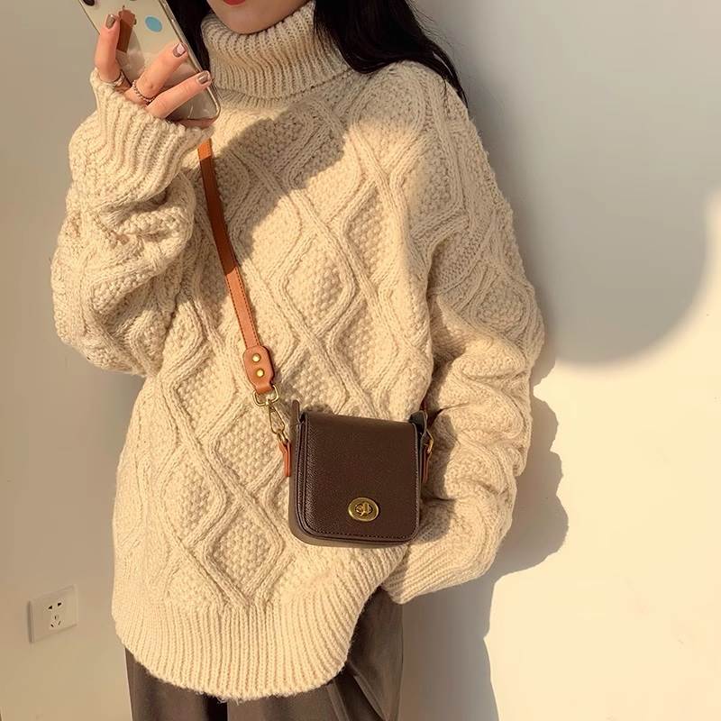 乐天商城 - フラップバッグ 肩掛け 斜め掛け カバン 送料無料 フェイクレザー ファスナー レディース かわいい 大人可愛い きれいめ 上品 こなれ感 シンプル カジュアル 主役級 存在感 個性的 コーデ デート お出かけ フラップバッグ ダークチョコレート コンパクト 高見え ミニ モテ