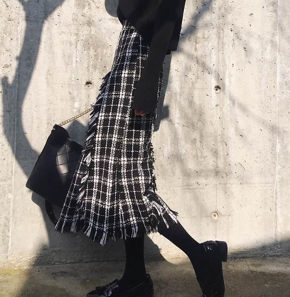 Rakuten - スカート ミモレ丈 ロング丈 送料無料 ハイウエスト フレア フリンジ レディース かわいい 大人可愛い きれいめ 上品 こなれ感 シンプル カジュアル 主役級 存在感 個性的 モダン エレガント フェミニン デート 学生 OL お出かけ スカート ツイード風 チェック柄 S M L XL