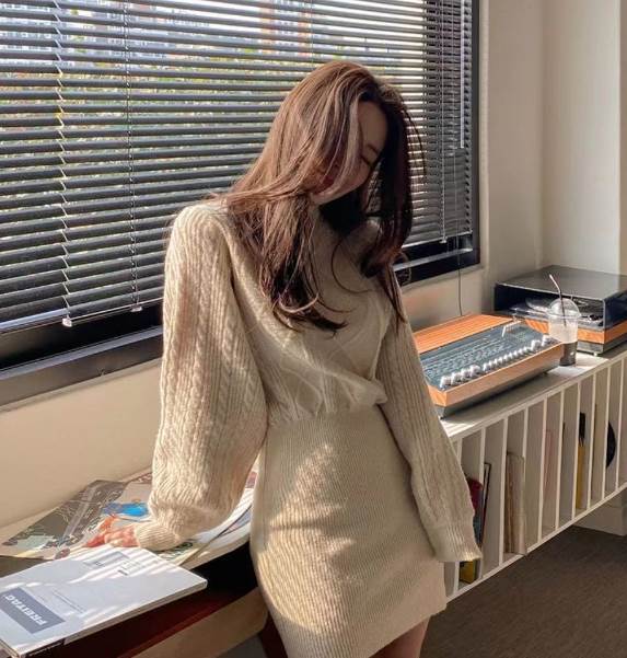 ニットワンピース スカート ミニ丈 ショート丈 送料無料 ケーブル編み 長袖 ボリュームスリーブ ハイネック ウエストマーク レディース かわいい 大人可愛い こなれ感 シンプル カジュアル 主役級 存在感 個性的 モダン ニットワンピース フェミニン デート お出かけ モテ