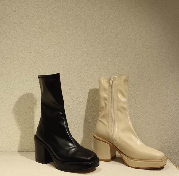 ブーツ 靴 シューズ ミドル 送料無料 脚長 美脚 スクエアトゥ サイドジッパー レディース かわいい 大人可愛い きれいめ 上品 こなれ感 シンプル カジュアル 主役級 存在感 個性的 モダン コーデ フェミニン お出かけ ブーツ オフホワイト ブラック 22.5cm 23cm 25cm モテ
