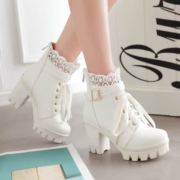 ブーツ 靴 シューズ 厚底 送料無料 レースアップ バックジップ ごつめ 脚長 レザー バックル レディース かわいい 大人可愛い きれいめ 上品 こなれ感 シンプル カジュアル 主役級 存在感 個性的 ガーリー コーデ デート お出かけ ブーツ ホワイト ブラック モテ 高見え