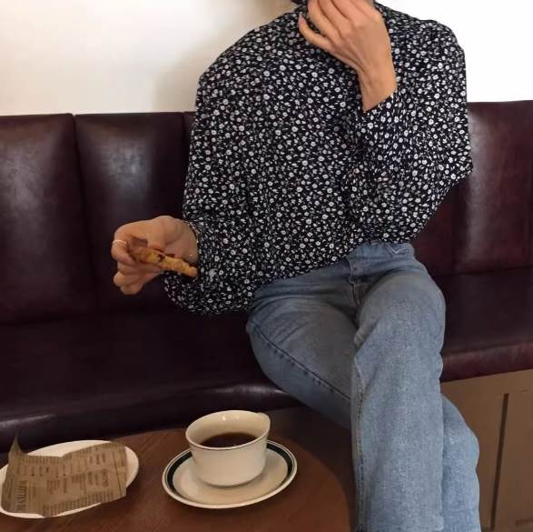 シャツ ブラウス トップス 送料無料 花柄 ハイネック 長袖 バックボタン ボリューム袖 レディース かわいい 大人可愛い きれいめ 上品 こなれ感 シンプル カジュアル 主役級 存在感 個性的 お出かけ エレガント コーデ シャツ ブラック フリーサイズ クール マニッシュモテ