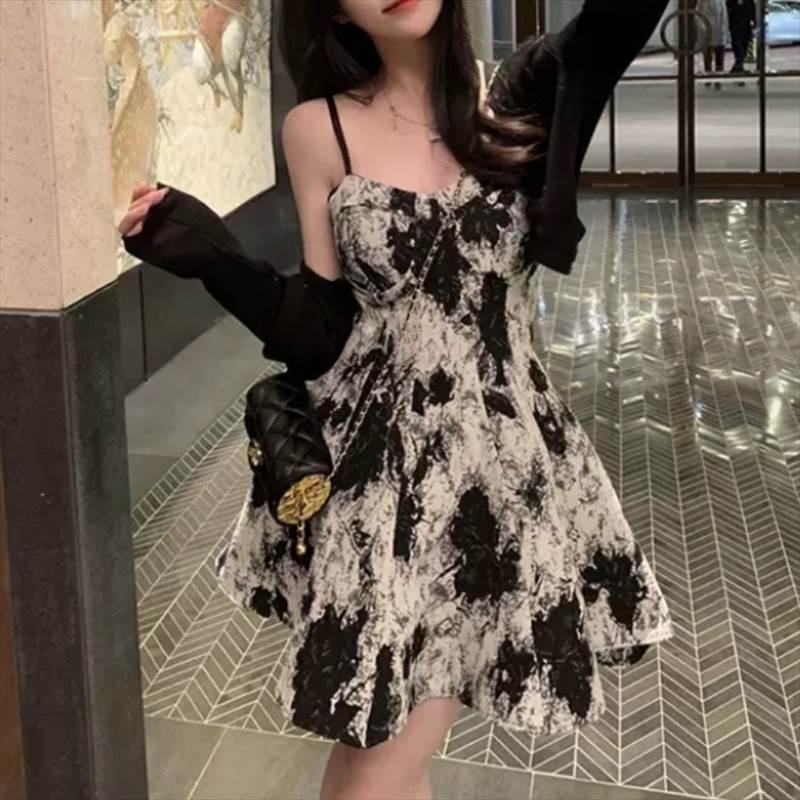 ワンピース スカート ショート丈 ミニ丈 ドレス 送料無料 フレア キャミソール 胸元 レディース かわいい 大人可愛い きれいめ 上品 こなれ感 シンプル カジュアル 主役級 存在感 個性的 モダン フェミニン デート お出かけ リゾート ワンピース ブラック S M L XL モテ