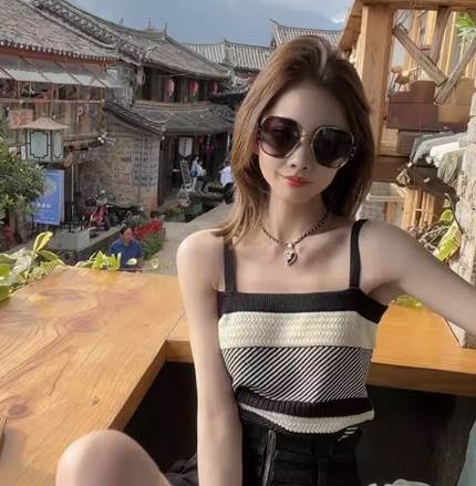 キャミソール インナー タンクトップ トップス ニット 送料無料 伸縮性 スリム レディース かわいい 大人可愛い きれいめ 上品 こなれ感 シンプル カジュアル 主役級 存在感 個性的 お出かけ クール ガーリー コーデ キャミソール ブラック ホワイト マルチボーダー S M L