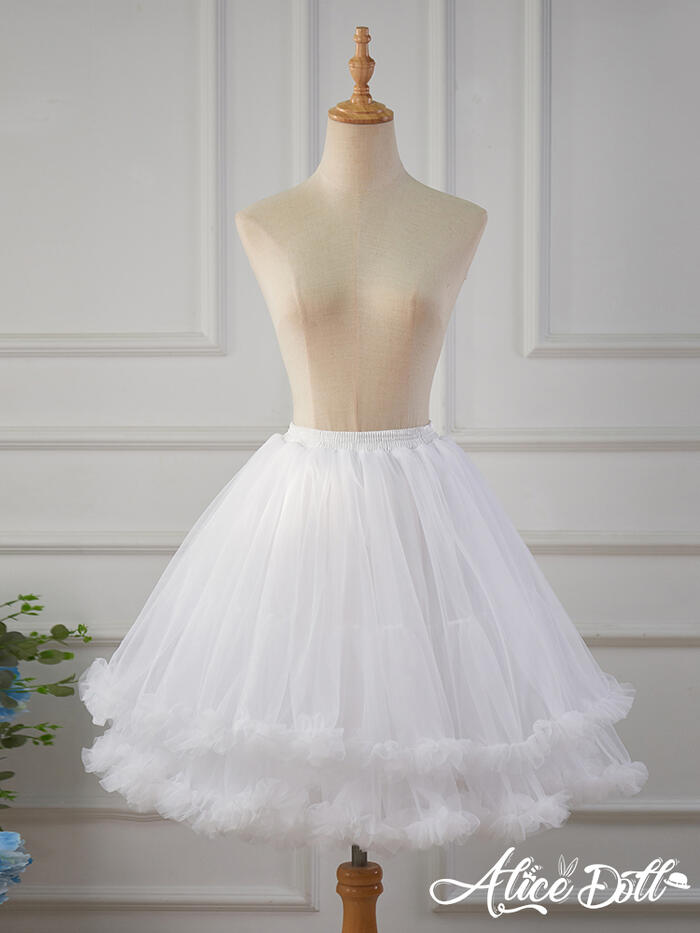 ～商品説明～ 柔らかなチュールをたっぷり使用した、ふわふわのパニエです。 2段フリルデザインで、綺麗なシルエットを演出します。 ウエストは伸縮性のあるゴム仕様で、着脱も簡単です。 カラーはホワイト・ブラックの2色展開で、着丈は30〜45cm...