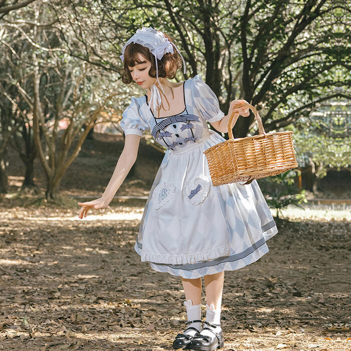 アリス ブラックアリス プリント トランプ モノトーン チェック 新入荷 ロリータ 実物 ワンピース エプロン セット ゴシック キャミワンピ 不思議の国のアリス 可愛い フェミニン ブルー クラロリ ホワイト Lolita フリル 清純 ロリィタ スクエアネック 甘ロリ リボン