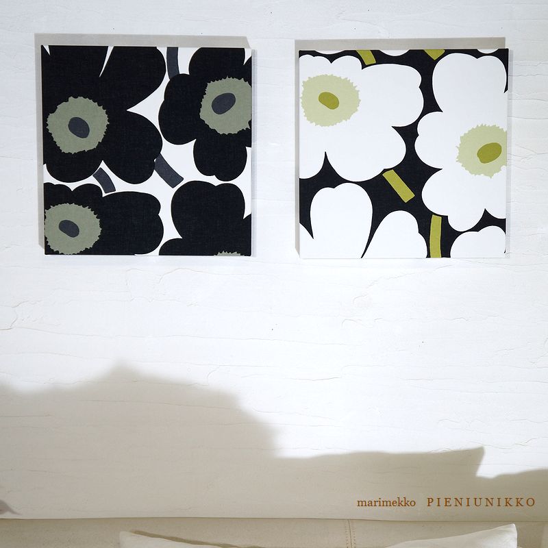 ファブリックパネル アリス 北欧 30×30×2.5cm 2枚組 marimekko pieniunikko生地 ホワイト＆ブラック ファブリック ボード パネル マリメッコ ピエニウニッコ おしゃれ インテリア モノトーン 取付フック付属