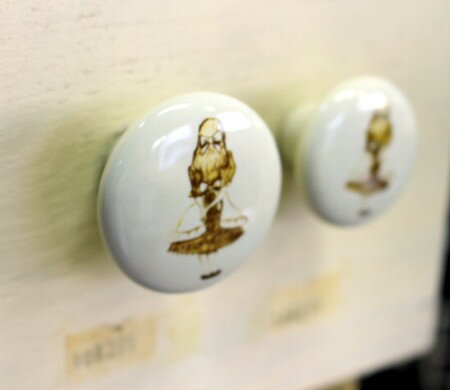 ■不思議の国のアリスの陶器ノブS　【アリスの時間】★