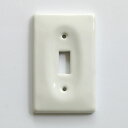 商品仕様 ： サイズ／7×11.2cm 素材／陶器 商品説明 ： アメリカ製スイッチ専用のスイッチプレートです。 通常の日本製のスイッチには使用できませんのでご注意ください。