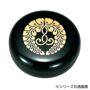 ■北海道・沖縄・離島へのお届けは別途送料を請求させていただきます。 ■製品の仕様・画像・パッケージは、変更される場合があります。 ■当店では在庫をメーカーと共有しており、商品によっては欠品の場合がございます。 　万一、ご注文頂きました商品が欠品の場合はご連絡させていただきます。 ■ご注文確定後のキャンセル不可です。 ■ラッピング（包装）対応不可です。軽量で使いやすい香合です。ネジ式でなので、持ち運び時にお香がこぼれにくくなっています。ご自宅での法要、手元供養などにお使いいただけます。サイズ75×75×35mm個装サイズ：20×20×10cm重量67g個装重量：200g素材・材質本体:ABS(表面加工:ウレタン)、印刷:スクリーン印刷・ポリエステル仕様ネジ式カラー:黒 下り藤内側:塗なし生産国日本 広告文責（ホライズン・03-5843-9512)fk094igrjs