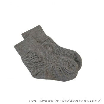 ■北海道・沖縄・離島へのお届けは別途送料を請求させていただきます。 ■製品の仕様・画像・パッケージは、変更される場合があります。 ■当店では在庫をメーカーと共有しており、商品によっては欠品の場合がございます。 　万一、ご注文頂きました商品が欠品の場合はご連絡させていただきます。 ■ご注文確定後のキャンセル不可です。 ■ラッピング（包装）対応不可です。転倒予防くつ下は足先が上がり、姿勢が良くなり、把持力が誘引されるので歩きやすくつまづき難くくなり階段の上り下りが楽になる特許取得の靴下です。転倒予防くつ下は、転倒事故のリスクを軽減し、安定した歩行をサポートします。姿勢改善や歩行速度の向上にも効果的です。足趾伸展機能がついているため、足の筋力を鍛えることができ、足の動きもスムーズになります。このくつ下は、医学・看護の専門家と連携し、研究・開発されました。その効果は、実際に看護の教科書にも取り上げられています。転倒予防くつ下を履くことで、日常生活やスポーツ時の事故リスクを軽減し、自信を持って行動できるようになるでしょう。さらに、姿勢がよくなり、敏捷性も向上します。日常の活動をより楽しく、安心して行うために、ぜひ一足手に入れてください。※お洗濯は手洗い後、陰干しで。柔軟剤のご使用をお勧めします。※転倒予防くつ下は予防対策としてご利用ください。効果には個人差がありますので、ご注意ください。サイズ23〜24cm個装サイズ：18.0×10.0×4.0cm重量個装重量：75g素材・材質綿・ナイロン・その他生産国日本 広告文責（ホライズン・03-5843-9512)fk094igrjs