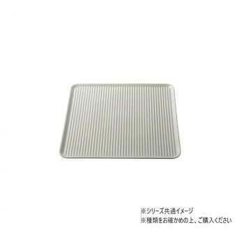 ■北海道・沖縄・離島へのお届けは別途送料を請求させていただきます。 ■製品の仕様・画像・パッケージは、変更される場合があります。 ■当店では在庫をメーカーと共有しており、商品によっては欠品の場合がございます。 　万一、ご注文頂きました商品が欠品の場合はご連絡させていただきます。 ■ご注文確定後のキャンセル不可です。 ■ラッピング（包装）対応不可です。スリット状の凹凸 により、お刺身や野菜炒め、揚げ物等の水分や油を落とすお皿です。おにぎりなどのご飯ものも米粒が付きにくく、焼きたてのパンの湿気も落とします。※こちらの商品は磁器製です。※落としたりぶつけたりすると、割れる事がありますので、丁寧にお取り扱い下さい。※破損した際にはケガをしないよう十分ご注意下さい。サイズ約18.2×18.5×1cm個装サイズ：19.0×19.0×1.5cm重量300g個装重量：310g素材・材質磁器仕様食洗機:可有田焼生産国日本 広告文責（ホライズン・03-5843-9512)fk094igrjs