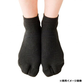 ■北海道・沖縄・離島へのお届けは別途送料を請求させていただきます。 ■製品の仕様・画像・パッケージは、変更される場合があります。 ■当店では在庫をメーカーと共有しており、商品によっては欠品の場合がございます。 　万一、ご注文頂きました商品が欠品の場合はご連絡させていただきます。 ■ご注文確定後のキャンセル不可です。 ■ラッピング（包装）対応不可です。すっきり外反ソックスは、ぱっと見ただけでは外反母趾対策ソックスだと分からないように親指と中指のあいだにクッションを縫い込んでいます。指間パイルクッションで歩行のクセを改善裏側のやわらかいパイルクッションが、下駄の鼻緒のように自然に指を開かせます。・指の付け根クッションで摩擦を軽減。足裏にトラブルを抱えている人は、足裏の筋力が弱まり体重が分散されず、指の付け根が摩擦で痛む人も。付け根クッションで摩擦を軽減します。・パワーサイド編みで足指を開かせます。適度な締め付けができるパワーサイド編みにより、親指の付け根と小指の付け根を結ぶライン、横アーチを再生。・斜めテーピング編みで指を開かせ足のストレッチ。足裏改革のそれぞれの機能を完成させているのが「斜めテーピング編み」。親指側から足裏に向けて引っ張る機能が横アーチの再生を助けます。【お手入れ方法】・家庭洗濯できます・洗濯機で洗うことができます・ネットに入れて洗濯するとさらに長持ちするのでおすすめ・おしゃれ着洗いや手洗いして頂くと綿の風合いを長くお楽しみ頂けます・中性洗剤のご使用をお願いします【取り扱い方法について】※よく伸びるニット生地なので寸法には1から2cmの誤差があります漂白剤など使用した場合色落ちする可能性があります。※色の濃いものと一緒にお洗濯すると色移りしますので別々に分けてお洗濯してください。※製造時期により編み方や風合いが変わる場合があります。サイズ適応サイズ(25〜27cm)個装サイズ：14×25×1cm重量個装重量：50g素材・材質綿、アクリル、ナイロン、ポリエステル、ポリウレタン生産国日本 広告文責（ホライズン・03-5843-9512)fk094igrjs