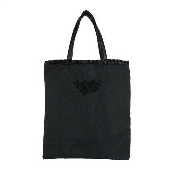 ■北海道・沖縄・離島へのお届けは別途送料を請求させていただきます。 ■製品の仕様・画像・パッケージは、変更される場合があります。 ■当店では在庫をメーカーと共有しており、商品によっては欠品の場合がございます。 　万一、ご注文頂きました商品が欠品の場合はご連絡させていただきます。 ■ご注文確定後のキャンセル不可です。 ■ラッピング（包装）対応不可です。手元にフリル、本体に花の刺繍をあしらった、サブバッグタイプのフォーマルバッグです。横マチがないので、すっきりしたシルエットとなっています。手荷物やスリッパなどの持ち運びに便利です。喪だけでなく、入園・入学・参観日など、フォーマルシーンや和装時のサブバッグとしても活躍します。サイズ約32×30cm(タテ×ヨコ)個装サイズ：46.2×34.8×0.8cm重量110g個装重量：100g素材・材質ナイロン生産国中国 広告文責（ホライズン・03-5843-9512)fk094igrjs