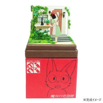■北海道・沖縄・離島へのお届けは別途送料を請求させていただきます。 ■製品の仕様・画像・パッケージは、変更される場合があります。 ■当店では在庫をメーカーと共有しており、商品によっては欠品の場合がございます。 　万一、ご注文頂きました商品が欠品の場合はご連絡させていただきます。 ■ご注文確定後のキャンセル不可です。 ■ラッピング（包装）対応不可です。はじめてのミニチュア作りに挑戦される方にもおすすめです。組み立てたミニチュアは、箱の上に乗せて完成です。ひっくり返すと箱の中にスッキリ収まります。小さくてとっても可愛いスタジオジブリ作品の世界をお楽しみいただけます。※()内はジオラマを乗せた時の寸法です。※こちらの商品は組立てペーパーキットです。完成品ではございませんのでご注意ください。※写真の色調はご使用のモニターの機種や設定により、実際の商品と異なる場合があります。サイズW60×D60×H60(108)mm個装サイズ：6.0×6.0×6.0cm重量個装重量：35g仕様対象年齢:12才以上組立て所要時間:約2時間〜組立てレベル:★☆☆☆☆コピーライト:(C)1989 Eiko Kadono - Studio Ghibli - Nセット内容レーザーシートA?P(16枚)、ベース(1枚)、印刷シート(1枚)、スポンジ、パウダー、組立て説明書生産国日本 広告文責（ホライズン・03-5843-9512)fk094igrjs