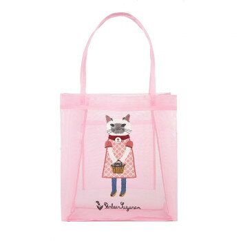 ■北海道・沖縄・離島へのお届けは別途送料を請求させていただきます。 ■製品の仕様・画像・パッケージは、変更される場合があります。 ■当店では在庫をメーカーと共有しており、商品によっては欠品の場合がございます。 　万一、ご注文頂きました商品が欠品の場合はご連絡させていただきます。 ■ご注文確定後のキャンセル不可です。 ■ラッピング（包装）対応不可です。カラフルで砂糖菓子みたいな大人可愛い雑貨たち。キュートなおめかし猫の贅沢な刺繍に注目です。エアリーな素材にボリュームのある刺繍で表面変化がトレンド感のある仕上がり。同じキャラクター柄でそろえてギフトとしても。人気のカラフルなパラコードがほんのり透けて、シフォン素材が逆に引き立ちます。素材にハリ感があり形がふんわりと綺麗なシルエットでコーディネートのポイントにもなります。※商品の画像は光の照射や角度、お使いのPC環境により実物と色味が異なる場合がございます。サイズタテ25×ヨコ底23×マチ底12cm、持ち手長さ:40cm個装サイズ：25×23×12cm重量個装重量：150g素材・材質ナイロン100%生産国中国 広告文責（ホライズン・03-5843-9512)fk094igrjs