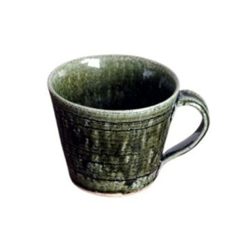 ■北海道・沖縄・離島へのお届けは別途送料を請求させていただきます。 ■製品の仕様・画像・パッケージは、変更される場合があります。 ■当店では在庫をメーカーと共有しており、商品によっては欠品の場合がございます。 　万一、ご注文頂きました商品が欠品の場合はご連絡させていただきます。 ■ご注文確定後のキャンセル不可です。 ■ラッピング（包装）対応不可です。ゆったりとした時間を楽しみたいときにぴったりのマグカップです。手になじむやさしいフォルムと、ほっとするような温もりのあるデザインで、毎日のくつろぎタイムをより豊かにしてくれます。サイズφ10×12×8cm個装サイズ：11×11×9cm重量230g個装重量：280g素材・材質陶器仕様商品容量:300ccレンジ:可生産国日本 広告文責（ホライズン・03-5843-9512)fk094igrjs