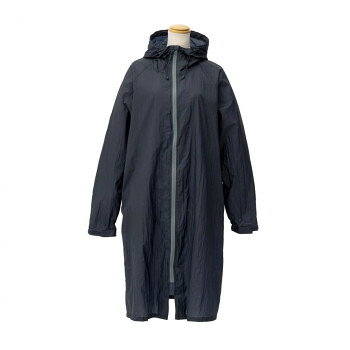 ■北海道・沖縄・離島へのお届けは別途送料を請求させていただきます。 ■製品の仕様・画像・パッケージは、変更される場合があります。 ■当店では在庫をメーカーと共有しており、商品によっては欠品の場合がございます。 　万一、ご注文頂きました商品が欠品の場合はご連絡させていただきます。 ■ご注文確定後のキャンセル不可です。 ■ラッピング（包装）対応不可です。軽くてコンパクトな軽量ロングコート。アクティブにも携帯用にも最適。ユニセックスアイテムとしても活用できる飽きの来ないスタイル。サイズ収納バッグサイズ:20×15cm個装サイズ：20×15×5cm重量約170g個装重量：170g素材・材質ナイロン100%仕様フリーサイズ胸囲:122cm裄丈:86cm着丈:105cmフードの取り外し:不可生産国中国 広告文責（ホライズン・03-5843-9512)fk094igrjs