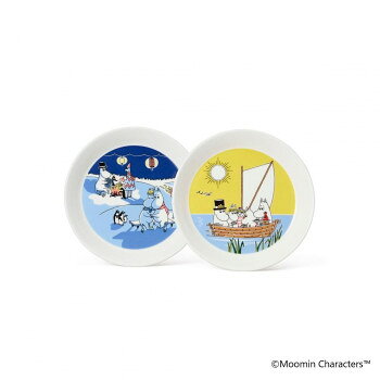 ■北海道・沖縄・離島へのお届けは別途送料を請求させていただきます。 ■製品の仕様・画像・パッケージは、変更される場合があります。 ■当店では在庫をメーカーと共有しており、商品によっては欠品の場合がございます。 　万一、ご注文頂きました商品が欠品の場合はご連絡させていただきます。 ■ご注文確定後のキャンセル不可です。 ■ラッピング（包装）対応不可です。「ボンファイア(たき火)」と「セーリング」で登場します。イラストには、ニブリングとトゥーティッキ、ブリスクも描かれています。トレイとしてはもちろん、飾り皿などインテリアアイテムとしても活躍します。※商品により、小さな黒点やへこみなどが認められるものがございますが、品質には問題ございません。※原産国は予告なく変更となる場合があります。サイズ約φ190×H25mm個装サイズ：20×20×6cm重量個装重量：420g素材・材質磁器仕様(C)MoominCharacters(TM)電子レンジ、食洗機、オーブン可セット内容2枚生産国タイ 広告文責（ホライズン・03-5843-9512)fk094igrjs