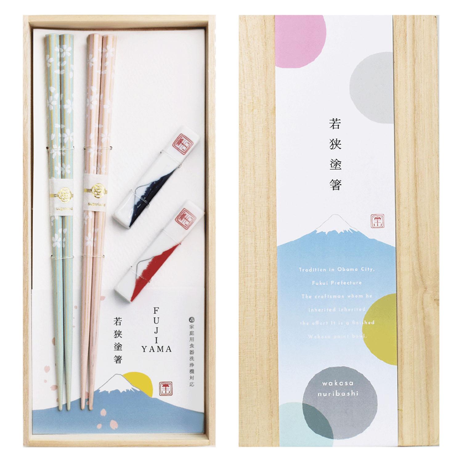 素材：箸：天然木（ポリエステルウレタン塗装）箸置：磁器産地：箸・箸置き：日本、桐箱：中国箸：22.5cm箸置：7×1.3×0.9cm桐箱：12×26.2×2.7cm他店舗でも併売しているため、一部在庫切れが起きる場合がございます。そのため一部取り寄せとなり、遅延やキャンセルとなる場合がございます。
