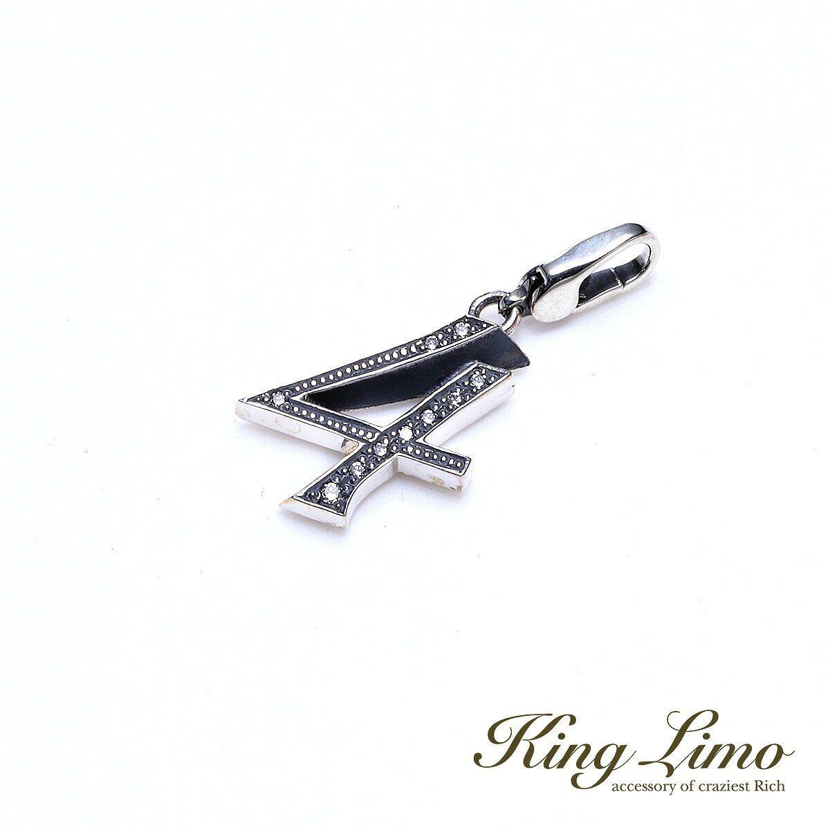 商品詳細 商品番号 [KL-KLNB04CZ] ブランド King Limo/キングリモ 商品説明 ※こちらの商品は受注制作となります。お届けに3週間〜1ヶ月前後頂きますのでご了承下さい。 ※受注制作品につきましてはご注文後のキャンセル、商品の返品・交換はお受けすることができません。ご注文内容をよくご確認の上でご注文下さい。 自身のラッキーナンバーを見に着けると幸運を呼び込むと言われている、ナンバーチャームです。 数字のフォルムに沿ってキュービックジルコニアを細かくセッティング、小ぶりながらも石の輝きが存在感を発揮します。 様々な用途で使えるようバチカン部分はクリップになっており、ネックレスやブレスレットとしても、気軽に付け替えられる仕様となっております。 データ サイズ： 高さ2.5cm 素材： シルバー925 / CZジルコニア 【ポイント】 King Limo キングリモ ブランド ロック パンク 洗練 大人 かっこいい きらきら ギラギラ スタンダード メンズアクセサリー メンズジュエリー レディースアクセサリー レディースジュエリー シルバー925 銀 silver 【シーン】 春 夏 秋 冬 カジュアル 普段着 普段使い 通学用 イベント ライブ デート お出かけ 旅行 【用途】 プレゼント ギフト 贈り物 【 おすすめギフト として】 誕生日 バースデー 誕生日プレゼント クリスマス xmas バレンタインデー 思い出 サプライズ 卒業祝い 入学祝い 就職祝い 入社祝い 成人式 成人祝い 記念日 父の日 母の日 【対象】 男性 彼氏 息子 兄 弟 夫 旦那 父 お父さん 祖父 男友達 紳士 メンズ 女性 彼女 娘 姉 妹 妻 奥さん 母 お母さん 祖母 女友達 婦人 レディース お友達 友人 高校生 大学生 社会人 大人 【年齢】 10代 20代 30代 40代 50代 60代 【その他】 楽天BOX受取対象商品 楽天市場 アクセサリー アクセ ジュエリー Accessory Jewelry big sale あす楽 あすらく メール便 DM便 装飾品 特別 人気 大人気 話題 ランキング ヒット トレンド こだわり 流行り 2022/2023/2024/2025/ 良品/高級/厳選/オシャレ/オススメ/安い/安価/格安/激安/やすい/リーズナブル/セール/SALE/専門店/取扱店/店舗/お店/ショップ/工房/新宿/東京都/関東/日本/JAPAN商品詳細 商品番号 [KL-KLNB04CZ] ブランド King Limo/キングリモ 商品説明 ※こちらの商品は受注制作となります。お届けに3週間〜1ヶ月前後頂きますのでご了承下さい。 ※受注制作品につきましてはご注文後のキャンセル、商品の返品・交換はお受けすることができません。ご注文内容をよくご確認の上でご注文下さい。 自身のラッキーナンバーを見に着けると幸運を呼び込むと言われている、ナンバーチャームです。 数字のフォルムに沿ってキュービックジルコニアを細かくセッティング、小ぶりながらも石の輝きが存在感を発揮します。 様々な用途で使えるようバチカン部分はクリップになっており、ネックレスやブレスレットとしても、気軽に付け替えられる仕様となっております。 データ サイズ： 高さ2.5cm 素材： シルバー925 / CZジルコニア