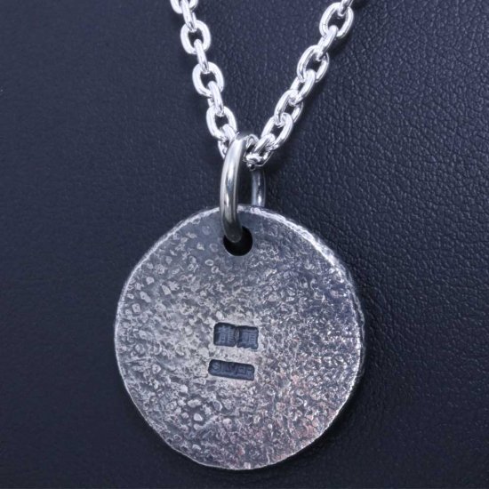 アリゼの龍頭 乱菊 メタル ネックレス チェーン付き ペンダント メンズ シルバー シルバーネックレス メンズネックレス ブランド 愛国 伝統技法 彼氏 ペンダント 男性 ：日本の国花である菊をモチーフとした、日本の文化や歴史を尊ぶシルバーネックレス おしゃれ｜アングル3