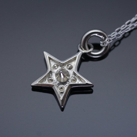 龍頭 霰星 ペンダントトップ チェーンなし トップ ヘッド レディース シルバー ネックレストップ ペンダントヘッド 人気 レディース ：龍頭オリジナルのレディース向けシルバーペンダント。 彼女 ギフト おしゃれ ペンダントトップ ブランド 女性