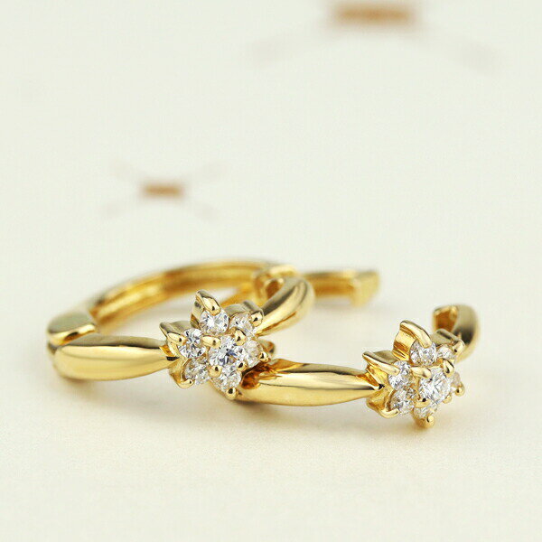 K18 ダイヤモンド フラワー フープ ノンホールピアス 2P 両耳用 18金 18k ゴールド YG クリップ 花 イヤーカフ 4月 ベーシック ノンホール 彼女 普段使い 誕生日 中折れ式 パヴェ 大人 イヤークリップ ピアス 綺麗 上品 パーティーのサムネイル