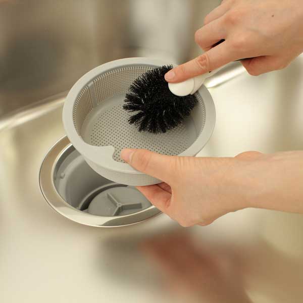 サンベルム キッチン 排水口洗いブラシ ブラック 6×3.5×17.5cm水はねしにくいウェーブ加工 日本製【ラ..
