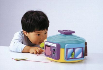 ピープル 2歳の知育 1人で遊べる!? かくれんぼハウスのサムネイル