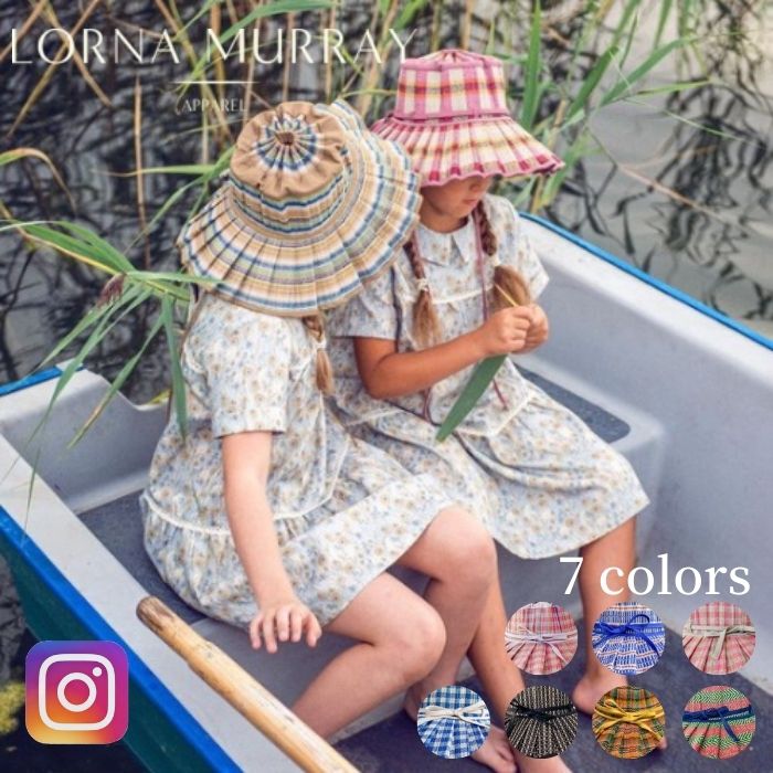 LORNA MURRAY APPAREL【ローナ マーレイ アパレル】 Instagram(インスタグラム)などSNSでも話題のオーストラリア発のハットブランドです。 サスティナブルとエシカルをポリシーに、環境に優しい100%天然繊維を使用し、 職人がひとつひとつ丁寧にハンドメイドで作っており折りたたみが出来る持ち運びに便利なハット としても人気を集めています。 人気モデルやインフルエンサーなどファッショニスタ達が愛用していることでも話題の帽子です。 Capri Hat【カプリ ハット】 ミドル丈のつばが特徴のカプリハットは100％天然有機草繊維から丁寧に手作りされています。 プリーツが入っており、コンパクトに折り畳むことができるので外出にも便利。 贅沢なファッションステートメントアイテムとしておすすめのエッセンシャルハットです。 ハンドメイドの性質上、サイズや色は若干異なる場合があります。予めご了承ください。 商品仕様 ブランド：LORNA MURRAY APPAREL サイズ[child] M：52-54cm ※ブランド公式表記 ブランド所在国：オーストラリア・シドニー 製造国：インドネシア ※当店はLORNA MURRAY APPAREL(ローナ マーレイ アパレル)の正規販売店です。 ※配送先が北海道、沖縄、離島の場合は別途送料が発生いたします。予めご了承ください。 関連 プレゼント ギフト▼ Lorna Murray ママ ハット(大人用) はこちら ▼ ▼ Lorna Murray キッズ ハット(子供用) はこちら ▼