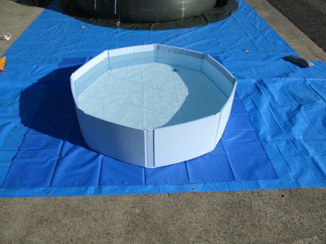 ●対角125cm高さ33cm●PVC製●満水時400リットル（使用時約240リットル）●重量約4.1kg ※当店は三和体育製販株式会社の正規販売代理店です。 ※こちらの商品はメーカーからの直送となります。 ※北海道、四国、九州、沖縄、離島、...