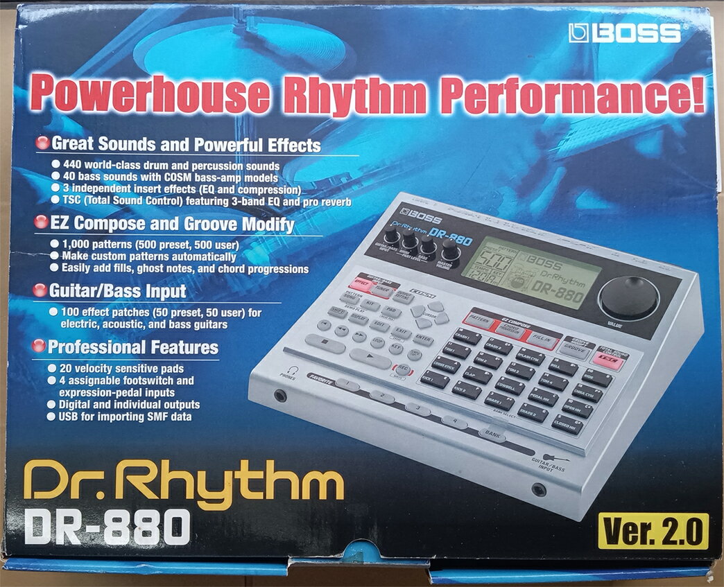 【中古】 Roland Dr.Rhythm DR-880 【メーカー】 Roland(ローランド) 【メーカー型番】 DR-880 【ブランド】 Roland(ローランド) 名機ドラムマシン　DR-880 現物画像です。 説明書はPDFでダウンロード可能です。 1点物 また他モール併売商品の為、完売の際、ご了承ください。 ギタリストの作曲、デモ・サウンドづくり、トレーニングなど幅広く活用できる最新Dr.リズム DR-880は、ボス／ローランドの最新技術を結集した多用途のリズム・マシン、Dr.リズムのニュー・モデルです。 シンプルでわかりやすい構成と、スムーズなリズム／ベース・プログラミングはそのまま継承しながら、さらにギター／ベース用のエフェクトも内蔵。 トレーニングから本格的な作曲まで幅広く対応します。