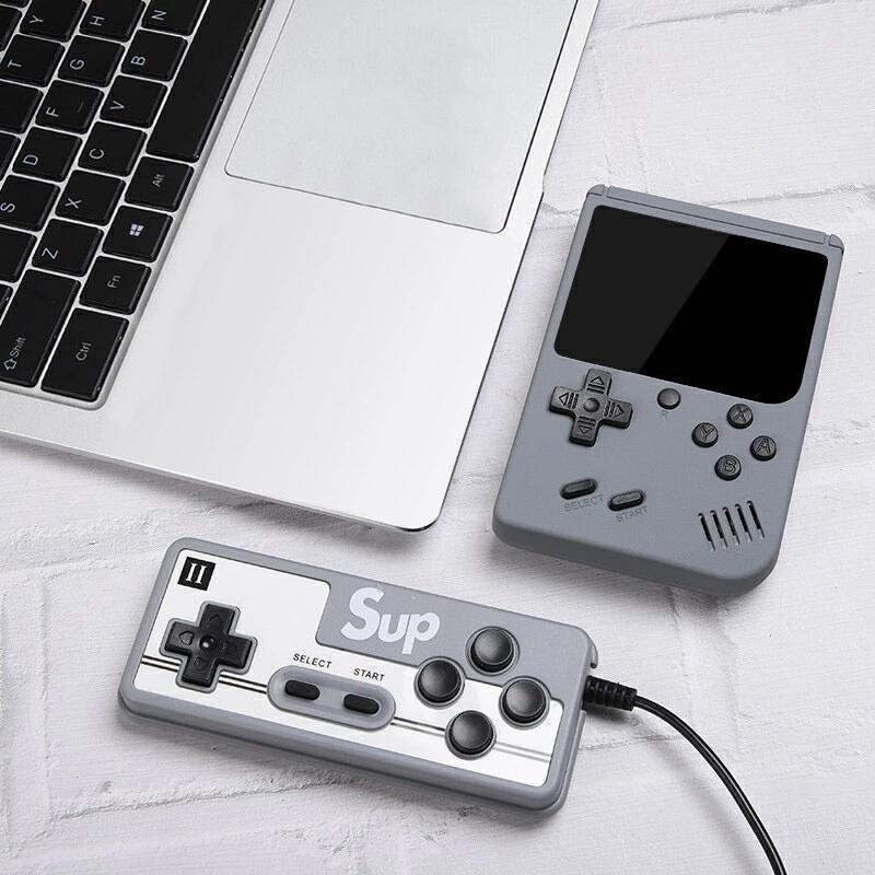 オールフォーワンの携帯ゲーム機 ポータブル 電子手持ち マカロンポケット レトロハンドヘルド 子供用 内蔵500 大人用 レトロ 贈り物 クリスマスプレゼントに適合 誕生日｜アングル3