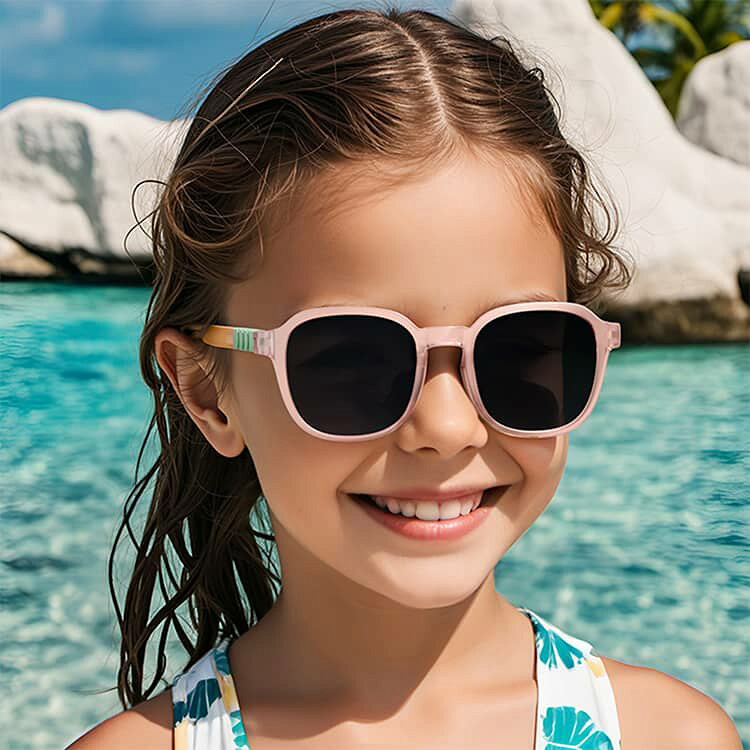 オールフォーワンのサングラス 子供用 キッズ 偏光 UV400 偏光サングラス 男の子 超軽量 UVカット 女の子 軽量 子供 TR90フレーム 柔らかい おしゃれ かわいい 防眩 偏光レンズ TAC｜アングル3