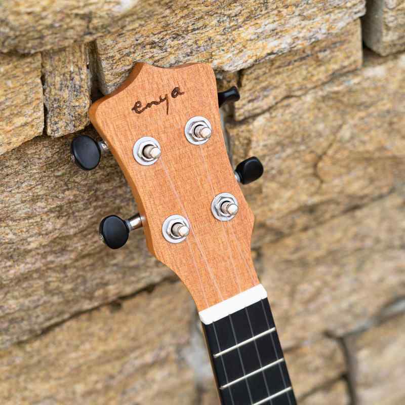 ソプラノウクレレ・ウクレレ初心者セット6点・マホガニー単板ウクレレEnya EUS-25D 、ウクレレケース・チューナー・ウクレレ弦・ピック・ストラップ付属