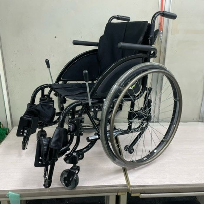 【中古】 ミキ NOVA4_SW K 車椅子 車いす 黒 ブラック 後輪駆動式車いす 自走 自操 中古 中古品 【代引不可商品です】