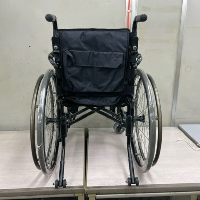 【中古】 ミキ NOVA4_SW K 車椅子 車いす 黒 ブラック 後輪駆動式車いす 自走 自操 中古 中古品 【代引不可商品です】 2