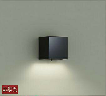 こちらの商品は外箱を開封された場合、返品交換を承ることは出来かねます。(不良商品の場合は除く) 商品の品番・仕様等を充分にご確認頂いた上でご注文ください。その他条件に付きましては支払・配送方法をご確認ください。 メーカー：DAIKO/大光電機 LED 6.1W 電球色／2700K 鋼板 黒塗装 アクリル 乳白（マット） ■スイッチ付（入切） ■下面開放 ■AC100V ■光源寿命40,000時間 ■調光器併用不可 ■11VA 定格光束 60lm 消費電力 6.1W 固有エネルギー消費効率 9.8lm/W Ra83 白熱灯60W相当 径□90 出80mm 0.5kg ※こちらの商品は取付工事が必要です。DAIKOLEDブラケット (LED内蔵) DBK40777Y