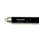 メーカー： Panasonic /パナソニック　　　　 ［ブラックライトブルー蛍光灯］ 4W蛍光灯 定格ランプ電力： 4W （ 4ワット ） 適合点灯管： FG-7E、FG-7P 適合電子点灯管： FE7E ≪以下の代替品としても使えます。≫ FL4BL-B （日立：ブラックライトブルー） FL4BLB （NIPPO：ブラックライトランプ） ※商品やパッケージに多少傷、汚れがある場合があります。訳あり商品ブラックライトブルー蛍光灯　直管・スタータ形 ■特徴 　 可視光線をほとんど放射せずに蛍光作用の強い近紫外線（ピーク波長352nm）を効率よく放射するランプ。 　 可視光線を吸収し近紫外線を効率よく透過する濃青色の特殊フィルターガラス管を使用しています。 　 各種鑑別（宝石・鉱石等）、偽造発見（文書・切手等）、舞台・看板の蛍光照明に適しています。 ≪パナソニック　ブラックライトブルー蛍光灯　直管・スタータ形≫ ワット区分 品番 口金 全長 管幅 紫外線出力 定価 梱包 定格寿命 4形 FL4BL-B G5 134.5mm 15.5mm 0.25W 1,815円 単品 2,000h