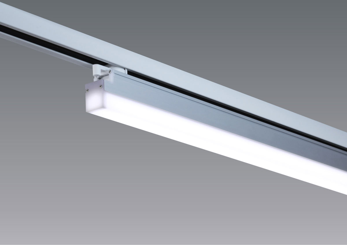 メーカー： TES LIGHTING / テスライティング　　　 シリーズ名：シカクD 配ダクタイプ TSDAシリーズ 本体：アルミ・樹脂 入力電圧：100V 皮相電力：15.0VA 消費電力：14.0W 重量：0.7kg 全光束：2800lm 消費効率：140lm/W ※受注生産品のため、ご注文後1〜2週間ほどお時間をいただきます。 ※受注生産品のため、ご注文後の返品・交換・キャンセルは出来ませんのでご了承ください。 【対応調光器】 TLC-0005K 関連キーワード テスライティング TESLIGHTING LED 棚照明 棚用 ディスプレイ用 屋内 ライト 建築化照明 お店用 店舗用 店舗照明 ショールーム照明 ディスプレイ照明 コンパクト 調光 住宅用TES　LIGHTING/テス・ライティングシカクD　配ダクタイプTSDAシリーズ ■特徴 スタイリッシュな配ダク取付照明 店舗やオフィスのベース照明に。気軽に取り外しや設置場所の移動ができる配線ダクトプラグタイプ。まぶしさを抑えた設計で快適な空間づくりが可能。 ※電気工事士による取付工事が必要です。 資格を有しない一般消費者は、取付・取替工事を行うことは法律上できません。 ※写真をクリックすると拡大します。 ■取り付ける前にご確認ください。 ！器具重量、保守点検の際にかかる力に十分耐えるよう取付部の強度を確保して器具を取り付けて使用してください。 不備があると、落下の原因となります。 ！ロックウール等の柔らかい天井には、器具を取り付けないでください。 天井破損・落下の原因となります。 ！この器具は被照射面までの距離が決まっています。被照射面までの距離を指定の距離以上離して設置してください。 不備があると、過熱による火災の原因となります。 ※写真をクリックすると拡大します。 ■取付方法 ※必ず電源を切ってください。感電・落下の原因となります。 ※器具の着脱は必ず両手でおこなってください。落下の原因となります。 1.左右のスライドレバーがライティングダクトに対して直角になっているのを確認してから、器具をライティングレールに押し当ててください。 ※ライティングダクトに対し方向性はございません。 2.左右のスライドレバーをライティングダクトと平行になるよう回転させ固定してください。 ※ストッパーがライティングダクトに確実にはまっていることを確認してください。 ※器具取り付け、取り外しの際は、下記に十分に注意してください。 点灯中や消灯直後の灯体は高温になります。 ぬれた手でさわらないでください。感電・やけどの原因となります。 ※写真をクリックすると拡大します。