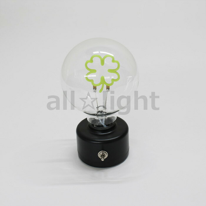メーカー： SLOWER / スロウワー シリーズ名：LED BULB LIGHT Clover サイズ：φ80×H140mm 重量：約70g 素材：ABS、GLASS 電源：USB（Type-C）ケーブル　、　単四電池2本 消費電力：1.0W 付属品：USB（Type-C）ケーブル　30cm ※LED一体型ランプの為、電球の交換はできません。 【単四電池2本（別売）でご使用の場合】 本体底面の電池ボックスに正しい方向で電池を入れてください。 一般的なアルカリ乾電池での連続点灯時間はおよそ48時間です。 それを越えると徐々に照度が減少します。 【USBケーブル（付属）でご使用の場合】 本体背面のUSBジャックに付属のUSBケーブルを接続し、USBから電源を供給して下さい。 【点灯と消灯】 ベース部のスイッチでON/OFFを切り替えます。 【お取り扱いの注意】 ・本製品はガラス製です。お取り扱いや設置には十分ご注意ください。 ・紙や布でおおったり、燃えやすいものの近くで使用しないでください。 ・必ず、設置が終わってから電源を入れてください。 ・濡れた手で触らないでください。 ・引火、爆発性物質の近くに置かないでください。 ・強い衝撃を与えないでください。 ・本製品を分解しないでください。故障や思わぬ事故の原因となる場合がございます。 ※その他にも異常を感じた場合、一旦使用を中止し、販売店までご相談ください。 ・本製品は屋内専用です。屋外や水にぬれる恐れのある場所では使用しないでください。 ・直射日光の当たる場所には置かないでください。 ・お子様の手の届かない場所でご使用ください。 ・お手入れの際はシンナー・アルコール類は使用しないでください。 ・極端な高温（50℃以上）や低温（氷点下）、また湿度の高い場所（風呂場等）でのご使用は避けて下さい。 ・平らな場所でご使用ください。不安定な場所でのご使用は落下による思わぬ事故の原因となる場合がございます。 関連キーワード SLOWER スロウワー LED LEDランプ フィラメント ボール球形 1W USBケーブル Type-C 単4 単四 電池 レトロ ポップ カラフル リビング ダイニング エントランス アクセント テーブル クローバーSLOWER / スロウワーLED BULB LIGHT ■特徴 LED BULB LIGHT レトロ × ポップな新感覚の「LEDバルブライト」は、カラフルに光るシンプルアイコンが直径80mmのまんまるガラス電球の中にぎゅっと詰まった、目を引くデザインライト！ リビング・ダイニング・エントランスなど、お部屋のアクセントにぴったり。 テーブルトップに置けば、SNSの配信や写真にも映える存在感で、気分も画面も一気に華やかに 単四電池2本でどこでも手軽に点灯OK。 さらに、台座背面のUSBジャックを使えば、長時間の常時点灯も可能です！ ※LED一体型ランプの為、電球の交換はできません。 ≪SLOWER　LED BULB LIGHT≫ Moon Flamingo Blue Note Cactus SLW394 SLW395 SLW396 SLW397 Rainbow Flame ON AIR Japan Map SLW398 SLW399 SLW440 SLW441 Clover Don!! OPEN WELCOME SLW442 SLW443 SLW464 SLW465 Hot dog Cocktail Palm Tree Cat SLW466 SLW467 SLW468 SLW469 Dog SLW470