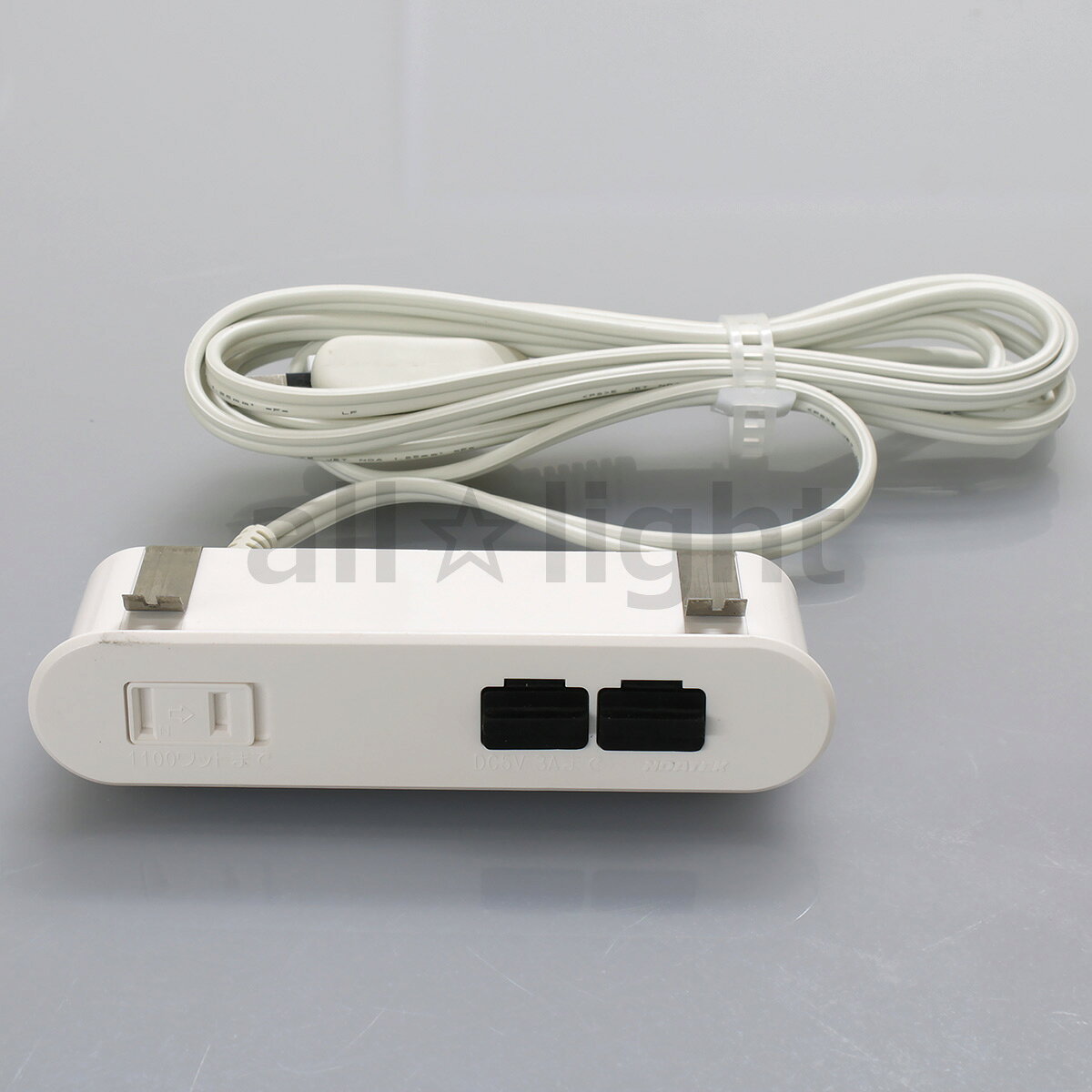 メーカー：NOATEK(ノアテック) / 株式会社ノア　　 シリーズ名： 家具用コンセント　　　 特長 ACコンセントとUSBコンセントが一緒になった、家具に埋め込むタイプのコンセントです。 USBはType-A、Type-Cを搭載。 USB Type-AとUSB Type-Cの両方を搭載しているため、スマートフォンやワイヤレスイヤホンなど、さまざまな機器でスムーズに使用できます。変換アダプターを用意する手間がなく、接続先に合わせてすぐに使えるのが魅力です。 ACはスライドカバー、USBには樹脂カバー付で、ホコリの侵入を防ぎます。 2ポートでありながら、奥行コンパクト。 高耐熱ポリカーボネート樹脂使用。 コードブッシュ付。 トラッキング防止スリーブ付フリープラグ。 本体色：白色 コード色：白色 本体：高耐熱ポリカーボネート樹脂 電源コード：VFF コード約2m フリープラグ 取り付け：バネ（ワンタッチ式） コンセント側 コンセント：スライドカバー付コンセント 定格容量：1100W まで USB 側 形状：Type-A/Type-C（樹脂カバー付） 入力：AC100V 50/60Hz 32VA 出力：DC5V 3A(MAX) 消費電力：定格負荷時 18W、待機時0.3W以下 「USB充電機能付きコンセント」取扱い上の注意事項 USB電源はすべての携帯電話等で充電を保証するものではありません。 USB電源にて充電できない携帯電話等につきましては、コンセントから充電をお願いします。 USB電源をご使用の場合、ご使用機器のメーカー指定純正ケーブルをご使用ください。ご使用機器のメーカー指定純正ケーブル以外では充電出来ない場合があります。 USB電源にてデータ通信はできません。 改造した携帯電話等はご使用にならないでください。 コンセントは合計1100Wまでご使用頂けます。 本製品は屋内専用です。 USB部は商品の仕様上「ジー」のようなうなり音を生ずることがありますが異常ではありません。寝室等の静かな環境への取り付けはお避け下さい。 ネジは付属していません 関連キーワード コンセント プラグ付き 家具向製品 Outletノア　家具用コンセント　スイッチ ■特徴 家具や機器に取り付けるコンセントです。 鏡台、洗面化粧台、タンス、ベッド、机、テーブル、流し台、ワゴン、収納壁、OAデスク、OA作業台などに。 【コンセントの取扱い上の注意事項】 ●警告 コンセントに表示されたワット数以下でお使いください。容量を超えると焼損の恐れがあり、火災の原因になります。 コードは束ねて使用しないでください。損傷の恐れがあり、発煙や火災の原因になります。 ●注意 コードをステップル等で固定しないでください。コード内部の電線が切れて、破損や火災の原因になります。 コードを無理に曲げたり、ねじったりしないでください。コード内部の電線が切れて、破損や火災の原因になります。 コードを家具にはさんだり、敷物の下にして使用しないでください。コード内部の電線が切れたり、発熱により発火や火災の原因になります。 コードを動かすと、ついたり消えたりする場合、またコードが部分的に熱い場合はコード内部の電線が切れています。燃焼・火災の原因になりますので、使用しないでください。 乳幼児が触れたり、手の届くところに放置しないでください。感電や火災の原因になります。