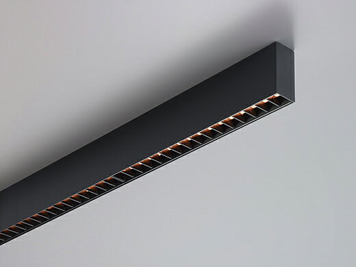 メーカー： DNL / DNライティング　 (旧ダイア蛍光 DAIA 旧ニッポ電機 NIPPO) シリーズ名：TRIM LINE　LED照明器具　TIEG-APL ※以下のオプション品は別途必要です。 ≪電源コード≫ 接続コードDK2P2500片切り 渡りコードSK2P ≪調光信号コード≫ 接続コードSKC2500片切り 渡りコードSKC ≪適合調光器≫ PDC1500T(3路スイッチ対応) PDC1000S(3路スイッチ対応) PDC-2CH1000S(2回路用) ※LEDにはバラツキがあるため、発光色、明るさが異なる場合があります。ご了承ください。 ※条件により、実際のカラーと異なって見えることがありますので、ご了承ください。 ※受注生産品のため、ご注文後2〜3週間ほどお時間をいただきます。 ※受注生産品のため、ご注文後の返品・交換・キャンセルは出来ませんのでご了承ください。 関連キーワード LED間接照明 照明器具 間接光 建築化照明 LED ライト お店用 店舗用 店舗照明 ショールーム照明 ディスプレイ照明 コンパクト 調光 住宅用DNライティング TRIM LINE　LED照明器具一面発光タイプ　グレアカットタイプTIEG1503−APL ■特徴 一面発光(Ichi-Men Series) 調光兼用型 眩しさを抑え、視環境の質を高めるグレアカット設計（グレアカットアングル 30°） 選べる3種の配光角（25°、45°、60°） 器具の存在感を極力抑え、光のみを印象づけたい空間に 埋め込み取り付け可能 TIEG 1503 H30 BB 6 ‐ A PL （例） 1 2 3 4 5 6 7 1.器具種別調光兼用型のLED照明器具 一面発光タイプ（グレアカットタイプ） 2.長さ1003 1253 1503mmの3サイズ 3.光源色 H27=2700K 電球色 Ra94 H30=3000K 電球色 Ra94 H35=3500K 温白色 Ra96 H40=4000K白色 Ra96 H50=5000K 昼白色 Ra96 4.本体色/ルーバー色黒/黒白/白白/黒 5.1/2ビーム角2:25°4:45°6:60° 6.入力電圧100V 7.調光兼用型PWM調光5％〜100％ ※この商品は電気工事士による取付工事が必要です。 資格を有しない一般消費者は、取付・取替工事を行うことは法律上できません。 ≪取付方法≫ ※電源線と調光信号線は間違えないように結線してください。間違えて結線した場合、照明器具が一瞬で故障し調光ができなくなります。 1．取付前の確認 ・器具質量に十分耐えるよう取付部の強度を確保してください。 【注意】 埋め込み最小施工寸法の指示通り施工してください。 2. LEDモジュールの取り外し （1）本体底面からサイド板のツメをマイナスドライバーなどで押しながらサイド板を取り外してください。 （2）LEDモジュール端部を指でひっかけて引き出し、LEDモジュール全体を持って本体からゆっくり取り外してください。 【注意】LEDモジュールを強く引き出さないでください。 3. 器具の取り付け （1）電源用口のノックアウトを取り除いてください。側面はペンチ等を、底面はマイナスドライバー等を使用してください。 （2）器具を連結しない場合はサイド板を取り付けてください。 連結する場合は、連結する部分のサイド板を取り外してください。 （3）平らな面に付属の取付ねじで取付穴を使用して器具が歪まないように確実に固定してください。 4. 器具の連結方法（器具を複数設置する場合） （1）2台目の器具本体を1台目の本体の端に合わせて取り付けてください。 このとき、取付ねじは仮締めにしてください。 （2）付属の連結パーツの△マークを結合部に合わせて押し込んでください。 （3）PUSH部分を押して本体にしっかり固定されていることを確認してください。 （4）2台目の器具本体の取付ねじを本締めしてください。 ・器具を近接して設置する場合は、各器具の送りコネクタとコネクタを接続してください。 ・器具間の配線を延長する場合、各器具の送りコネクタとコネクタを接続してください。 ・器具間の配線を延長する場合、渡りコードSK2P（別売）/調光信号渡りコード SKC（別売）を使用してください。 ・アース送りコードとアース接続端子を圧着してください。 ・結線が終わりましたら、電線、コネクタを器具内に収めてください。 必要に応じて、配線補助金具で電線を固定してください。 ・器具間の配線は連結パーツ突起部の下側を通してください。 5. 電源・アース・調光器（PWM制御方式）の接続 （1）電源の接続 器具の電源コネクタを切断して電源へ接続し、接続部は器具内へ収納してください。 （2）調光信号の接続 調光信号接続コードSKC2500片切り（別売）を使用して調光信号と接続してください。 【注意】コネクタは器具内へ収納してください。 【注意】電源＆調光信号の送りをしない場合、送りコネクタは器具内へ収納してください。 （3）アースの接続 アース線とアース接続端子を圧着してください。 6. LEDモジュールの取り付け （1）落下防止ワイヤーを落下防止ワイヤー引っ掛け金具に引っかけて吊り下げてください。 ・ 器具を上向きに設置する場合は、落下防止ワイヤーを使用する必要はありません。 （2）LEDコネクタ2とLEDコネクタ1を接続してください。 （3）LEDコネクタを器具内へ押し込み、電線と落下防止ワイヤーを挟み込まないようにLEDモジュールを押し上げ本体に取り付けてください。 ・ LEDモジュール全体を押して、磁石が確実に貼り付いていることを確認してください。 【注意】 取り付けに不備があると落下の原因となります。 ・ 連結時は、LEDモジュールがそれぞれの本体の中央になるように取り付けてください。 （4）サイド板が器具本体に確実に取り付けられていることを確認してください。 7. 電源の供給 ・すべての作業が終わりましたら電源を入れ、LEDが点灯することを確認してください。 ※クリックすると拡大します。 ※クリックすると拡大します。 ※クリックすると拡大します。 ※クリックすると拡大します。 ※クリックすると拡大します。