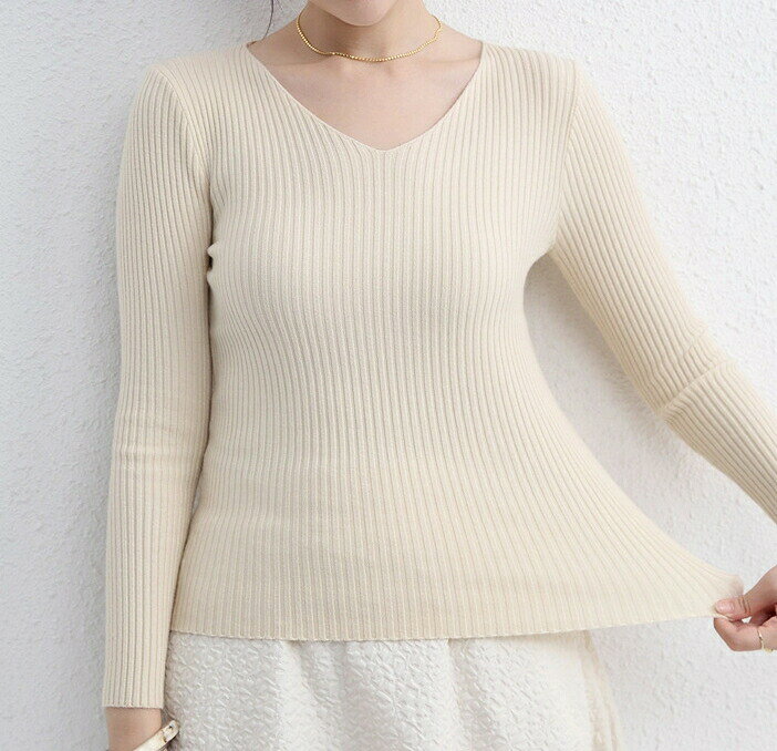 乐天商城 - こだわり肌ざわりのVネックニット すっきりシルエットで上品な重ね着を 秋冬のレイヤードに寄り添うインナー