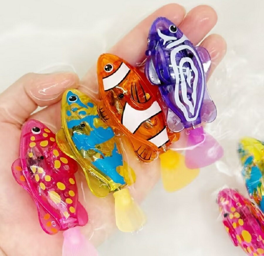 Rakuten - 楽しい 水遊び 魚 動く 子供 クマノミ スイムフィッシュ 游ぐ 魚 幼稚園 こども 誕生日プレゼント ライト 水景 お風呂 玩具 泳ぐ