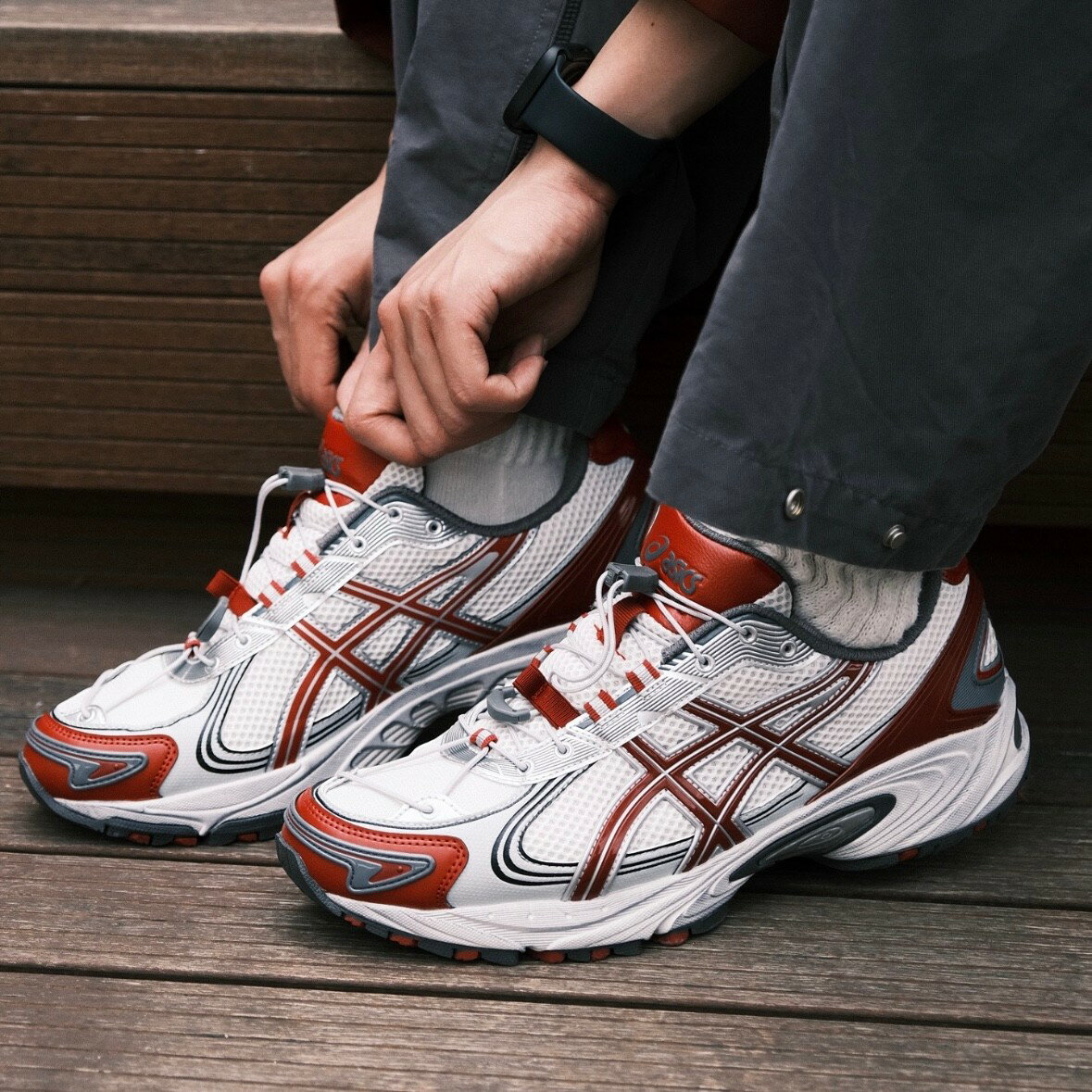 日本未入荷 Asics アシックス ゲル カハナ レッドシルバー Gel-Kahana TR V4 Red Silver 男女兼用 1203A585-100 ロボットスニーカー インスタ映え ストリートスタイル